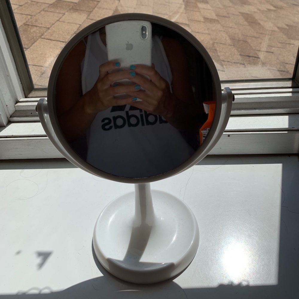Desk top mirror